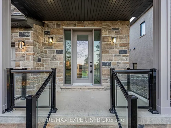 55 Muir Ave, Toronto, ON M9L 1H5