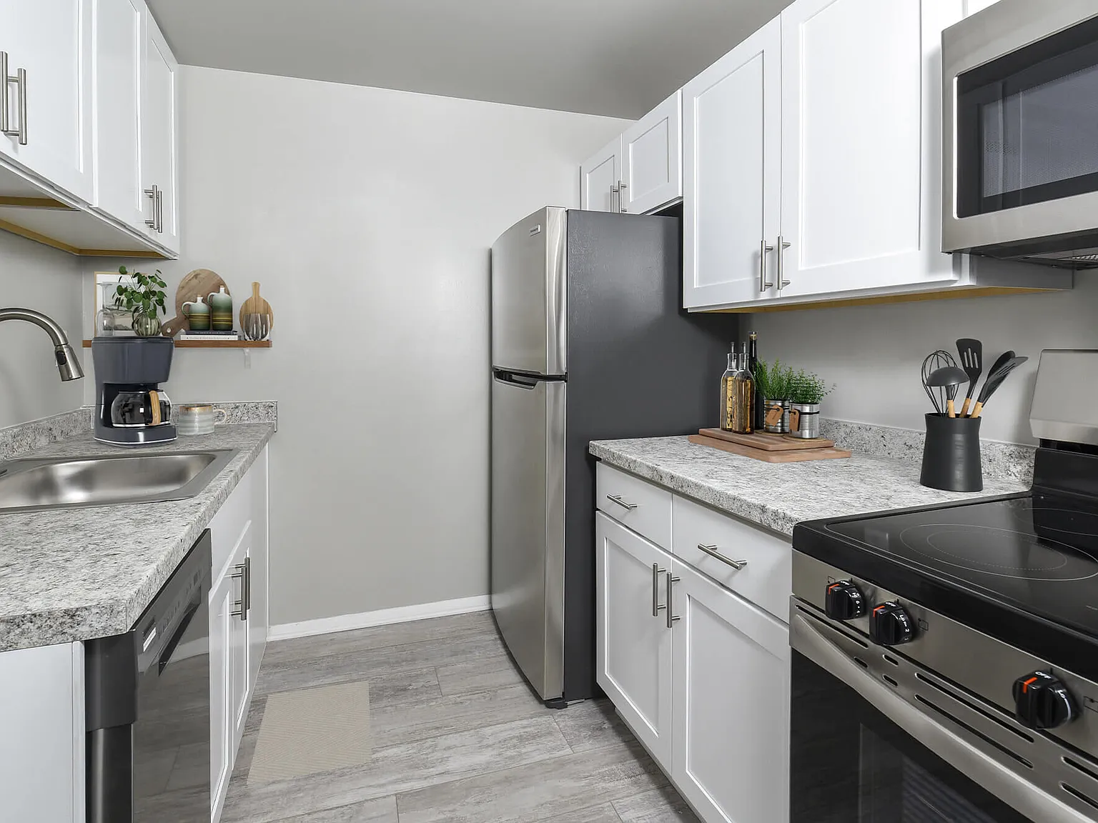 Mariners Pointe — Photo 1