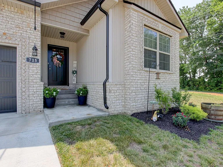 715 Jodine Ann Dr — Photo 4