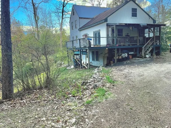 13 County Road, Sebago, ME 04029