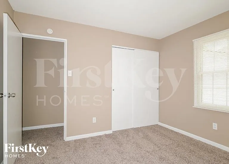42 Mercury Dr — Photo 11