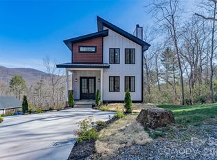 26 Pineview Rd, Fairview, NC 28730