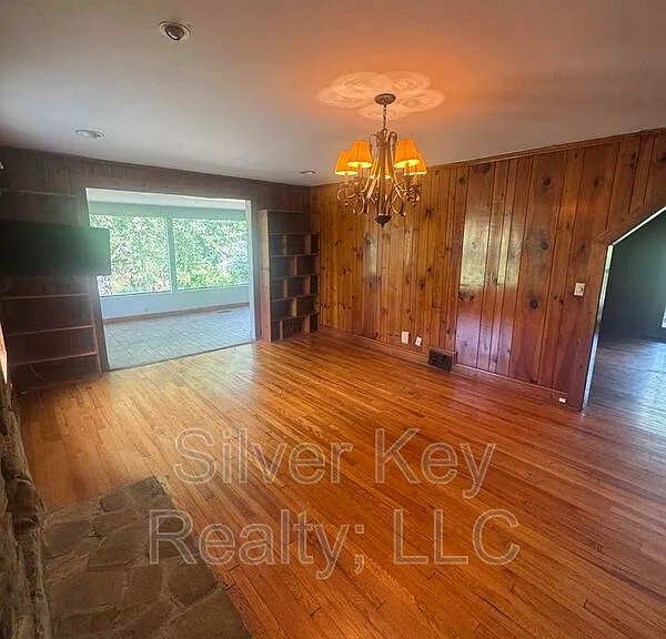 900 S Jackson St — Photo 7