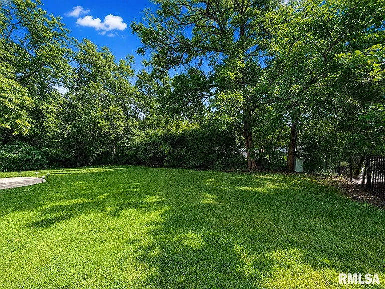 122 W Morningside Dr — Photo 10