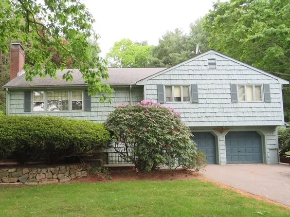 40 Hearthstone Dr, Medfield, MA 02052