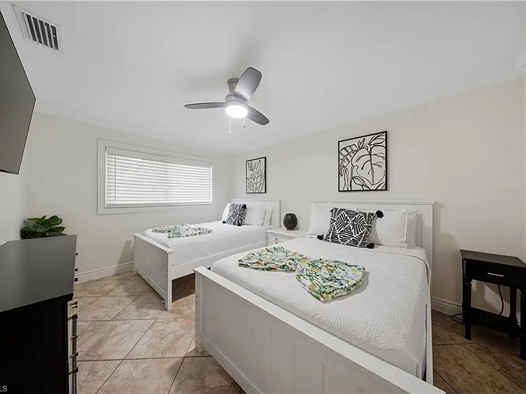 2473 Poinciana St — Photo 15