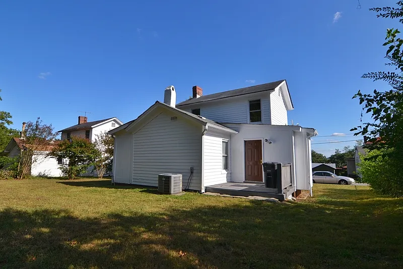 2 bed, 2.0 bath, 1223 sqft, $1,045 — Photo 2