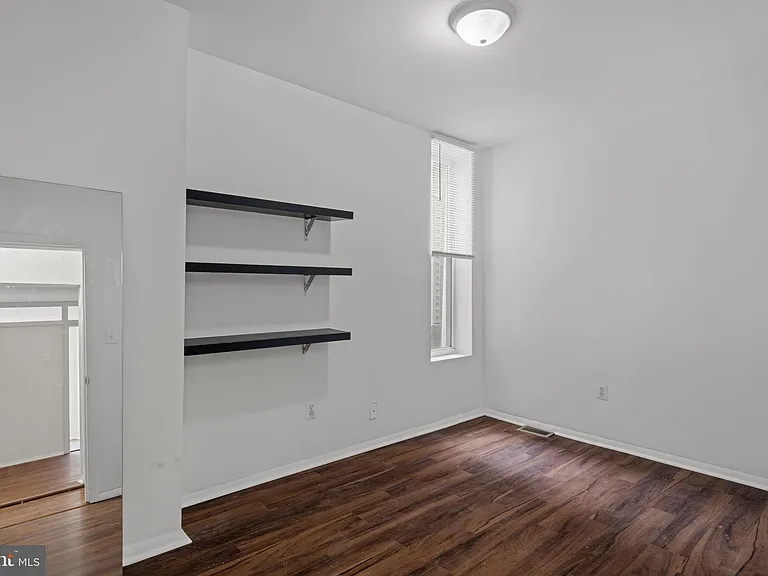 4617 Locust St #1 — Photo 3