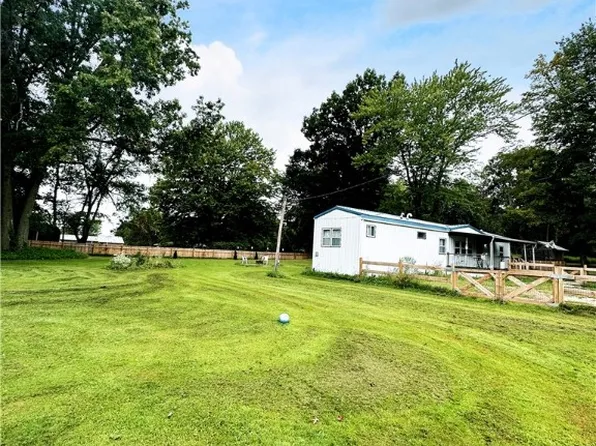 6055 Smith Dr, Jamestown, PA 16134