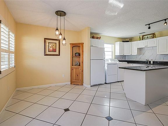 4th image of 11 Vista Palm Lane #203