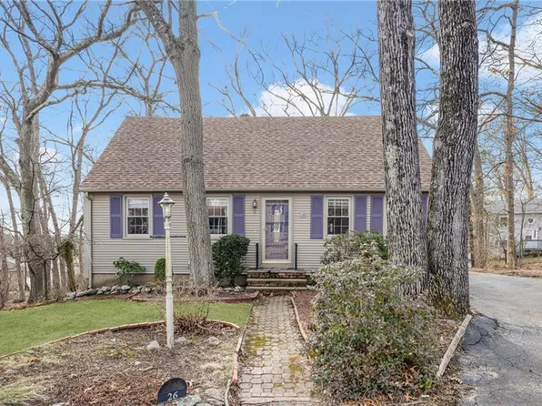 26 Bradford St, Johnston, RI 02919