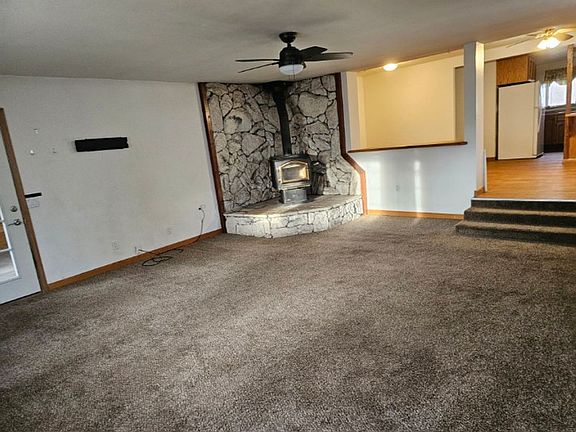 3rd image of 825 Hall St