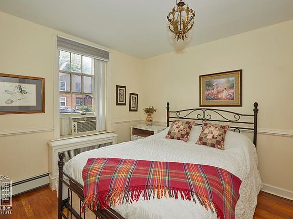 3rd image of 3927 45th St