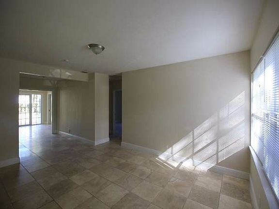 5th image of 611 SW 16th St