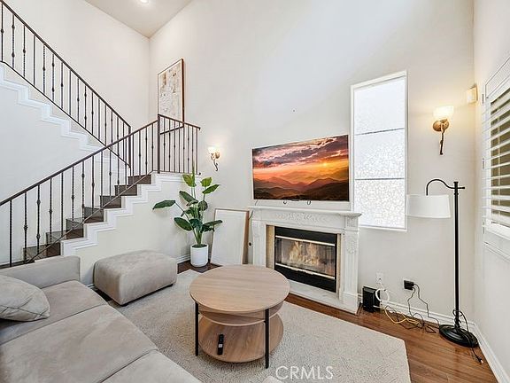 4th image of 255 S California St