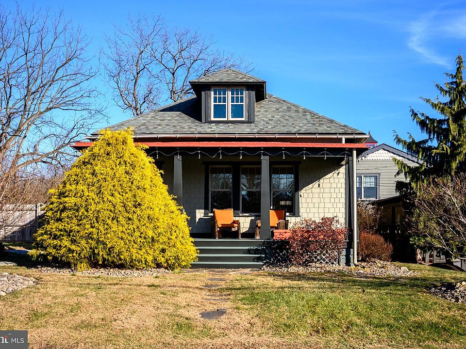 1st image of 623 Sugars Bridge Rd