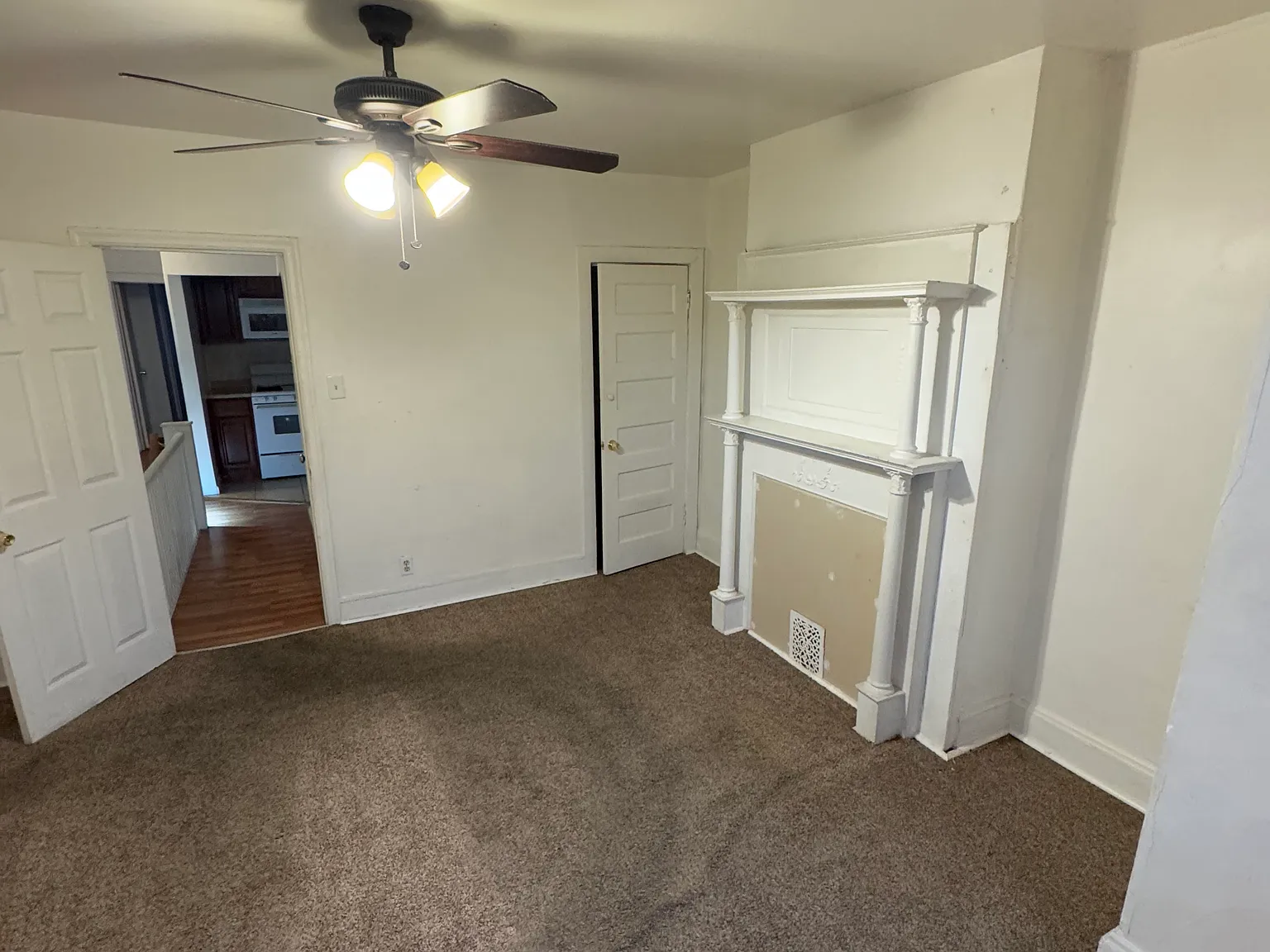 1 bed, 900 sqft, $1,050 — Photo 3