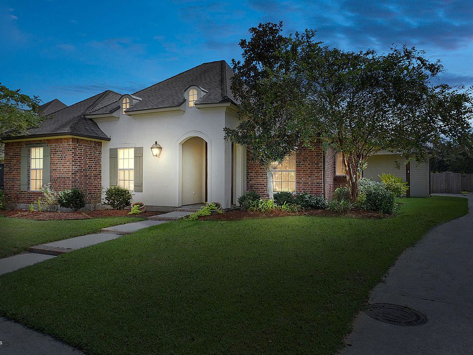 1st image of 303 Moss Brook Dr