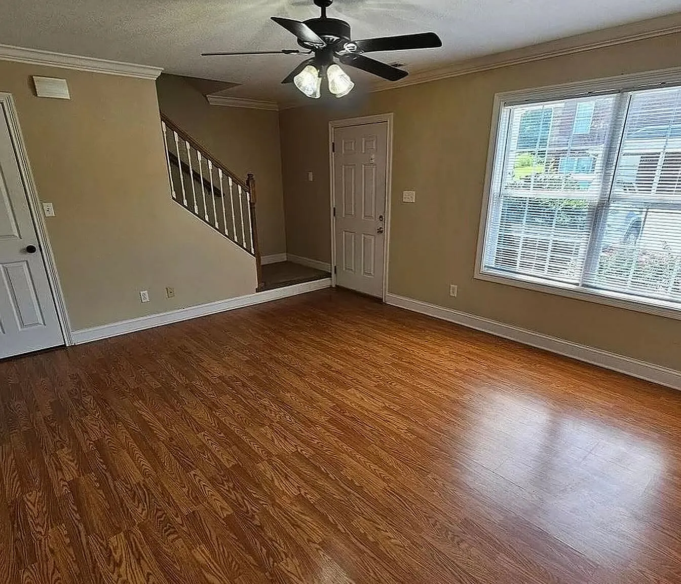 2 bed, 1080 sqft, $1,550 — Photo 2