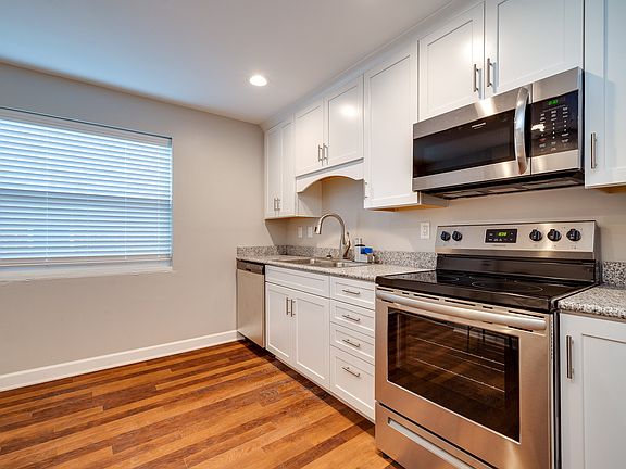 2nd image of 1126 Irving Ave #4