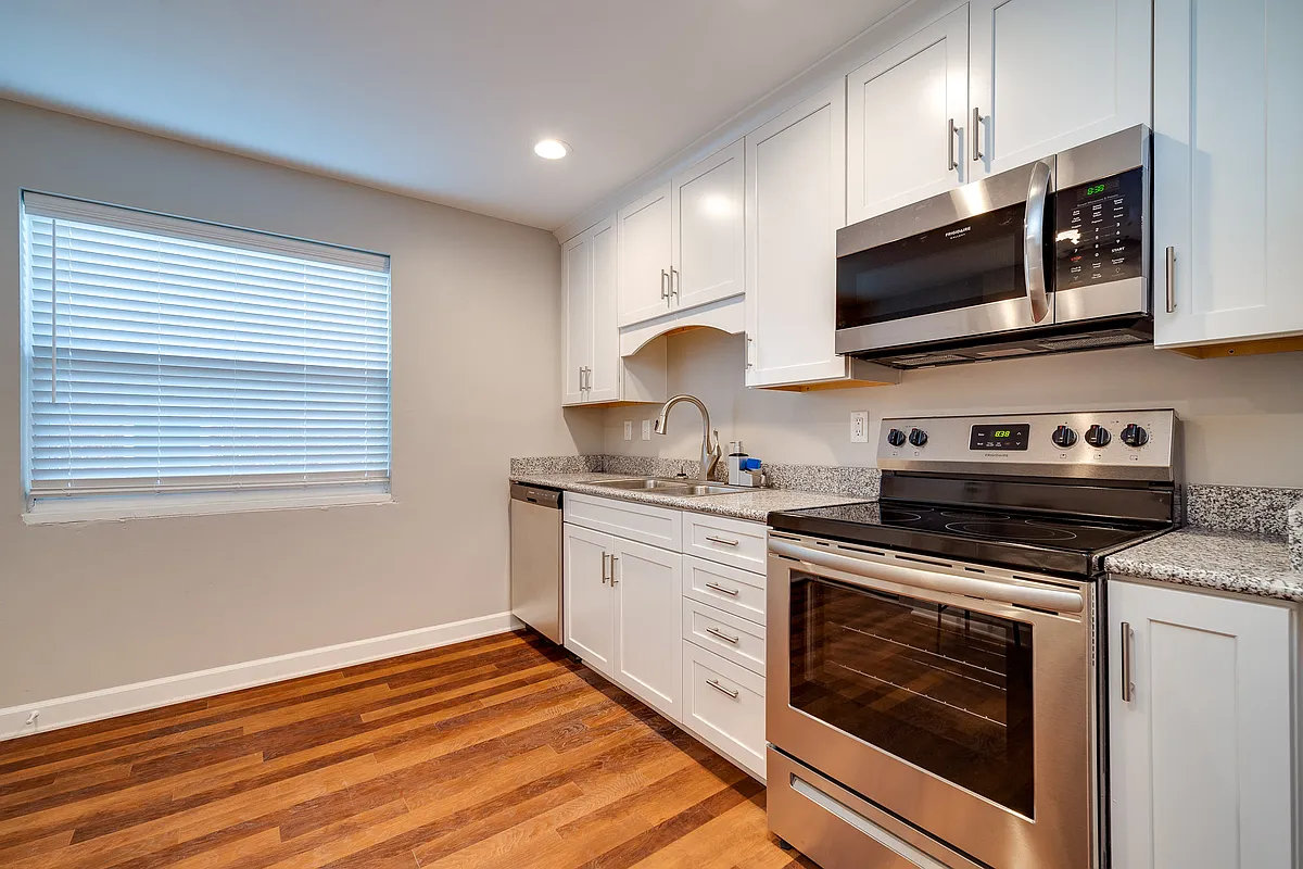 Building Photo - 1126 Irving Ave #4
