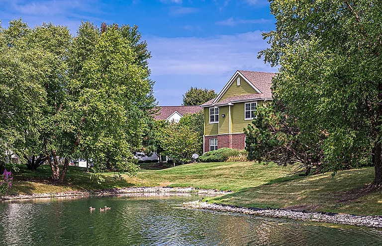 Glenmuir of Naperville Apartments — Photo 32