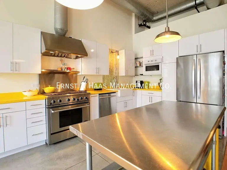 115 W 4th St #210 — Photo 15
