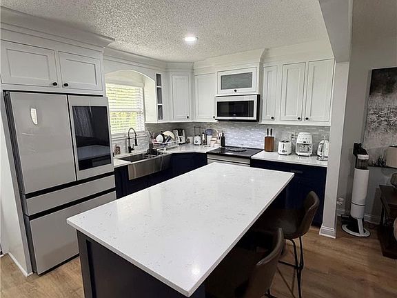 3rd image of 1616 N 128th St