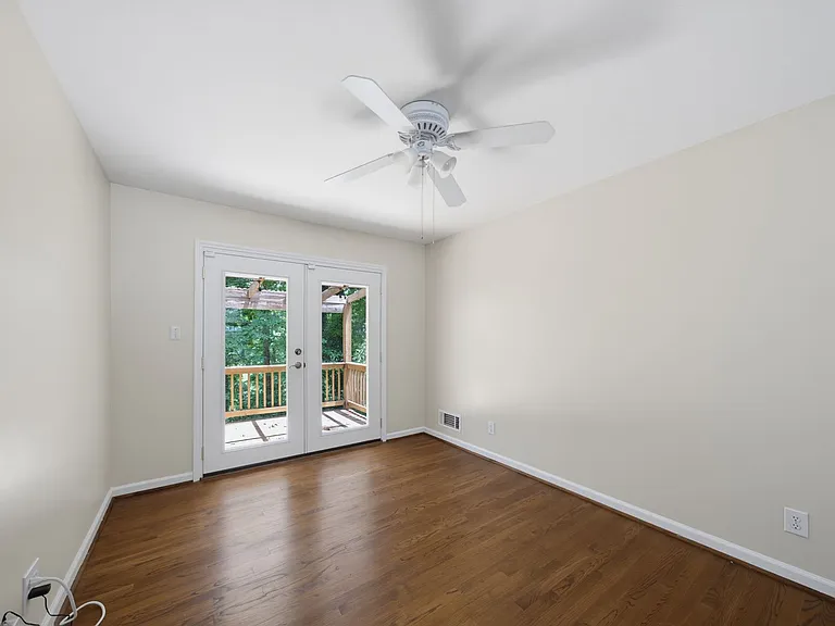 1003 Manchester Dr — Photo 18