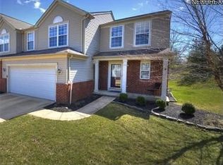 592 Canterbury Ln, Northfield, OH