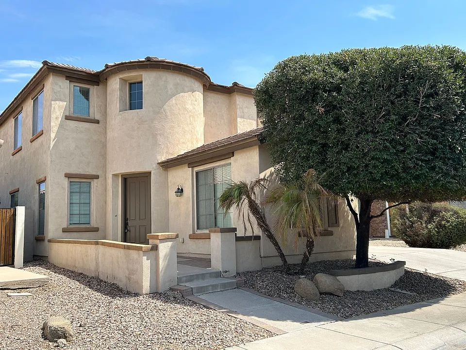 300 W Wisteria Pl