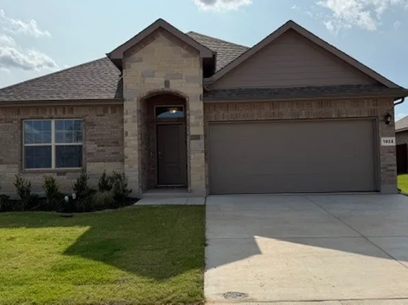 1932 Preakness Dr, Granbury, TX 76049
