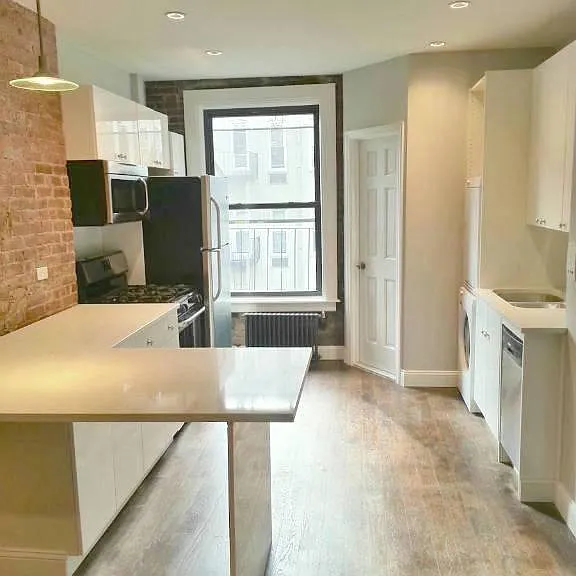 318 E 90th St #4E — Photo 1