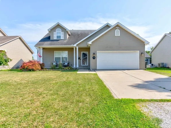 915 E Newkirk St, Tuscola, IL 61953