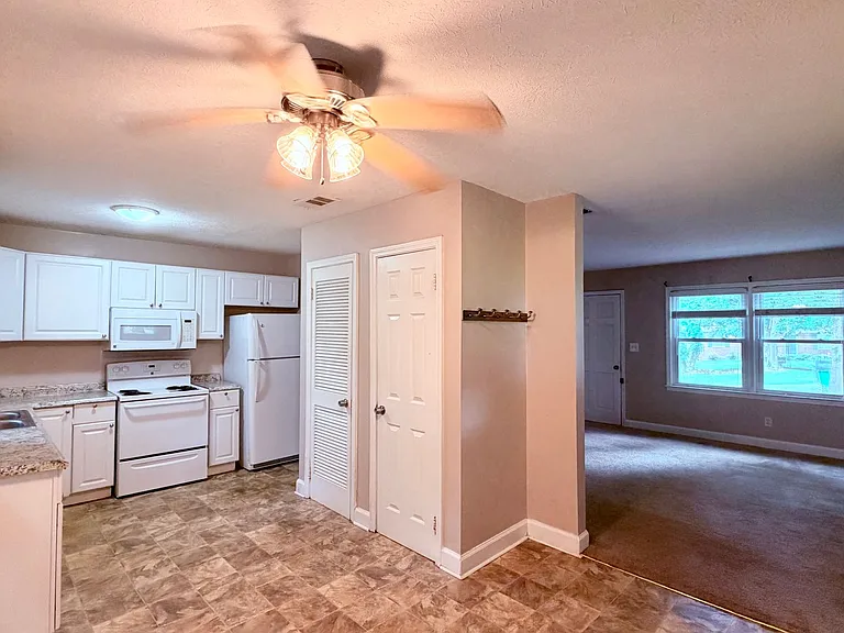 4431 Donegal Cir — Photo 6