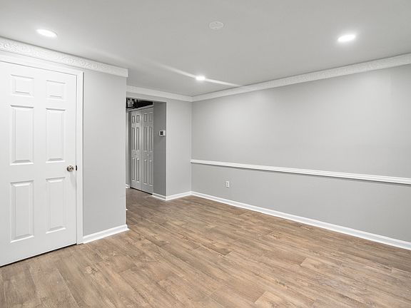 4th image of 1221 Etting St