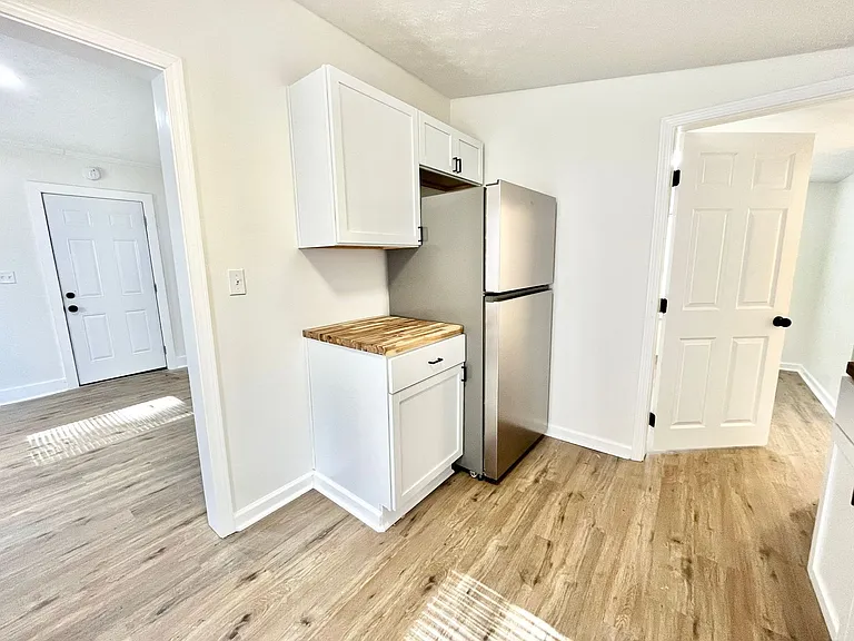 1118 W Whitney Ave — Photo 15
