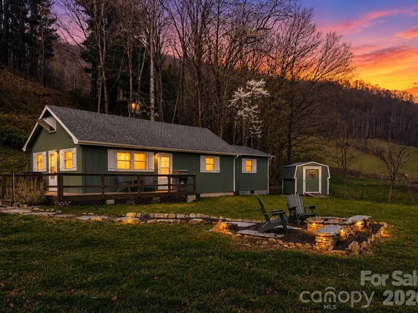 24 Baldridge Dr, Burnsville, NC 28714