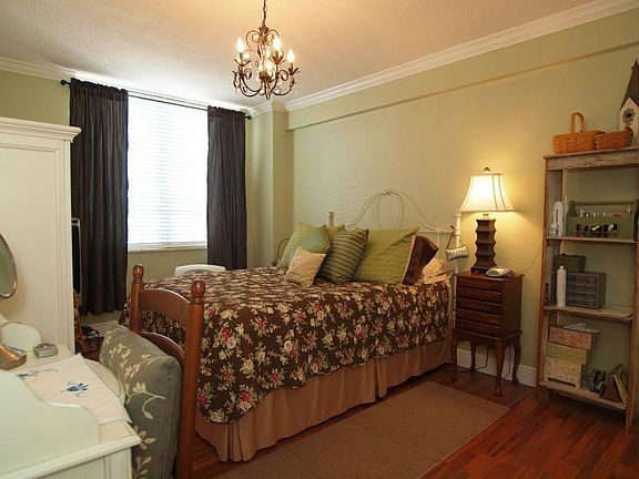 2nd image of 715 S Upper Broadway St APT 204