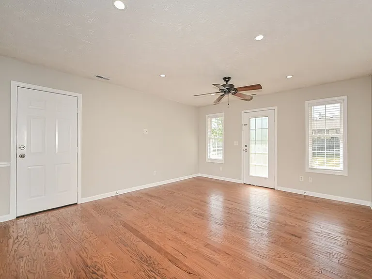 10007 Nevada Ave — Photo 4
