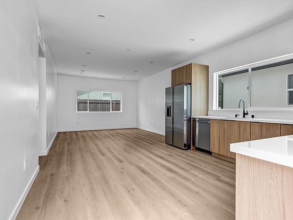 4th image of 18150 1/2 Sunburst St