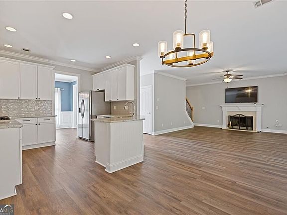 4th image of 1025 Fairview Club Cir