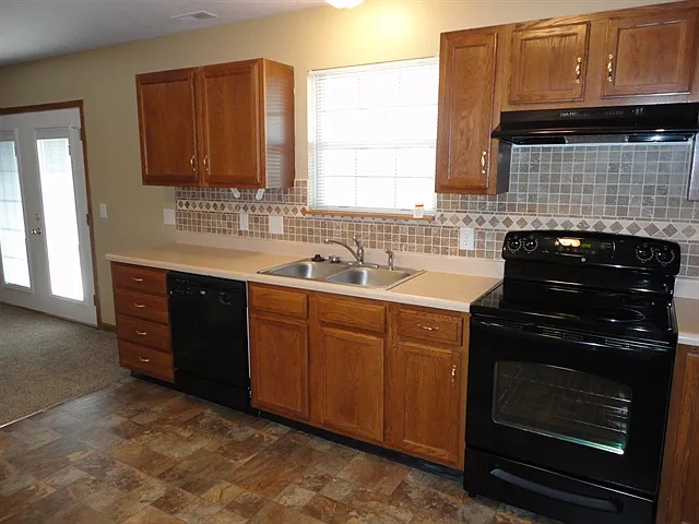 755 Mallory Pkwy — Photo 2