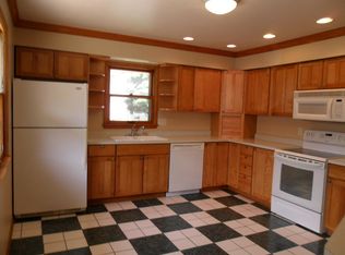 914 S 111th Pl, West Allis, WI 53214
