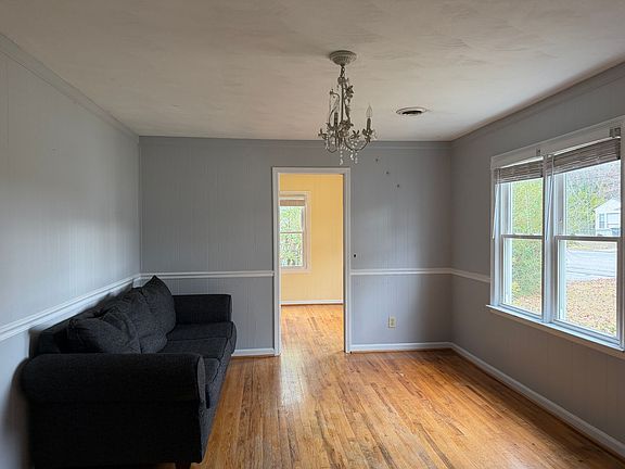 5th image of 1751 Pexton Ave