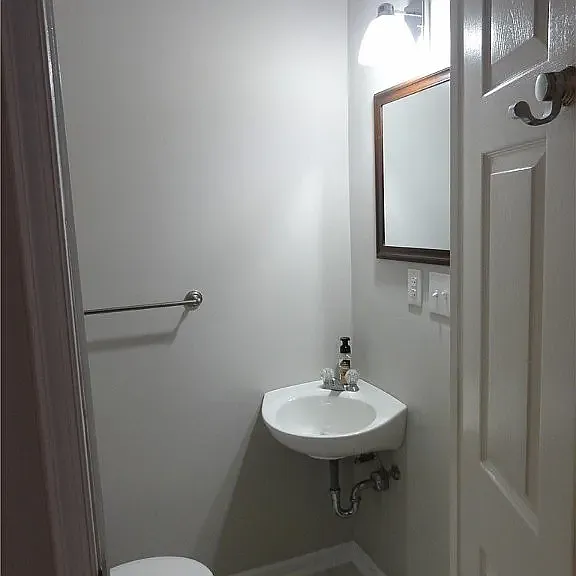 2512 E Leigh St — Photo 8
