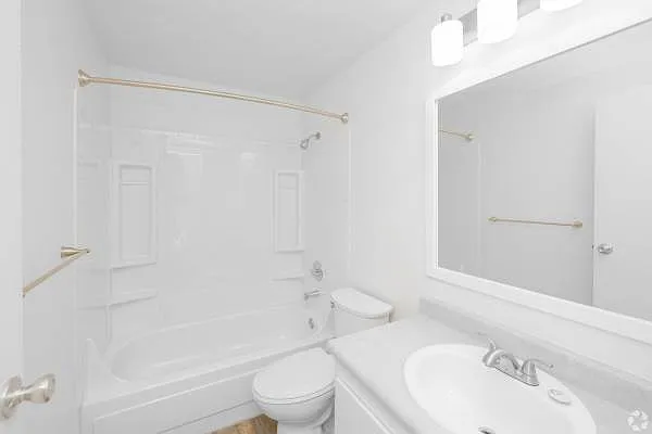 Kentbrook Apartments — Photo 4