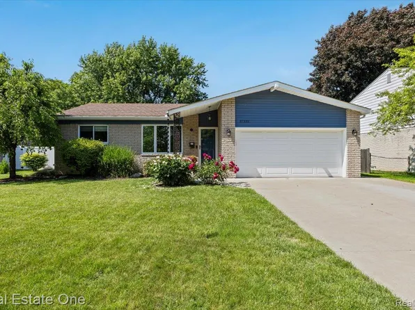 37332 Bristol St, Livonia, MI 48154