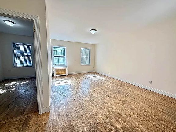 3rd image of 111 E 26th St #Ax