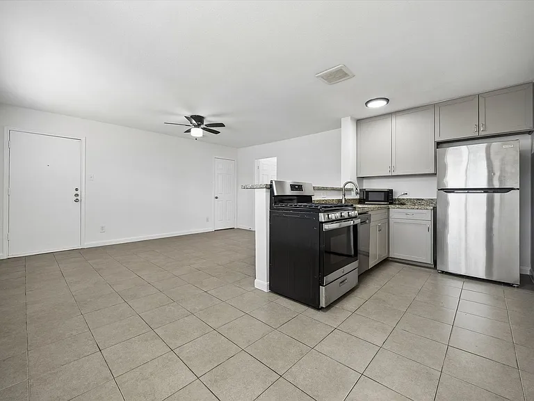 5102 Academy — Photo 2